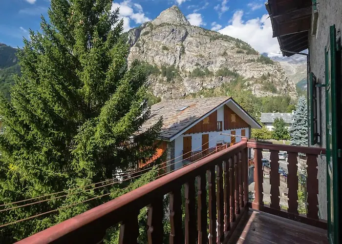 Cozy In Courmeyeur Center 公寓