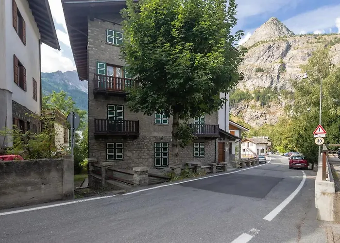 Cozy In Courmeyeur Center * 库马约尔