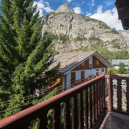 Cozy In Courmeyeur Center 아파트