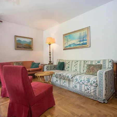 Cozy In Courmeyeur Center Курмайор